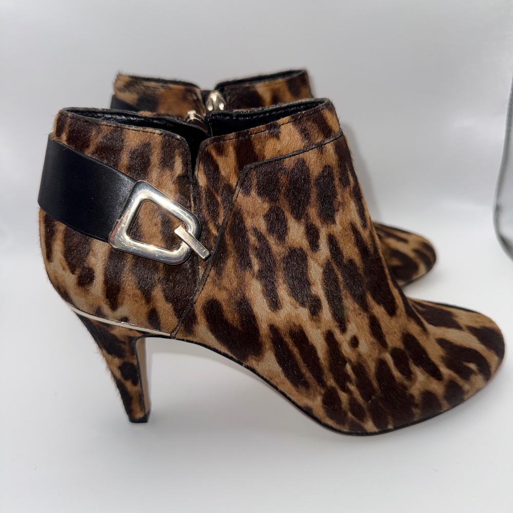 Vince Camuto Vernaya Leopard Calf Hair Booties W 5.5 Ankle Boots Buckle Mob Wife